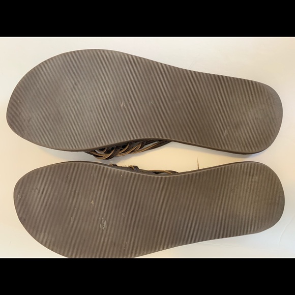 Size 8 Sanuk Flip Flops Sandals - Picture 2 of 4